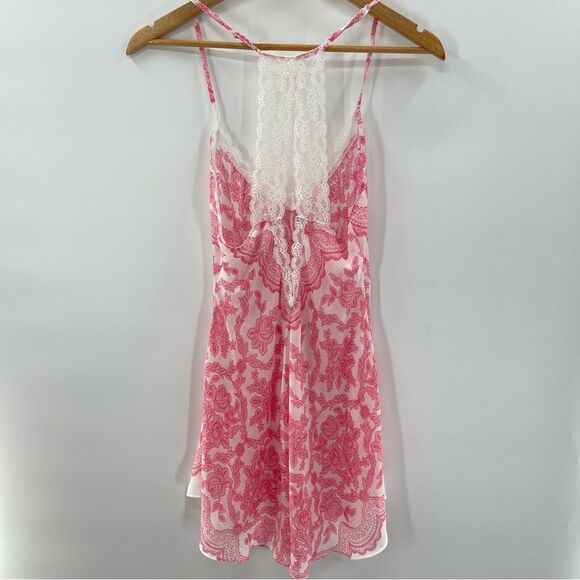 In Bloom Pink and White Lace Chemise - Picture 2 of 10